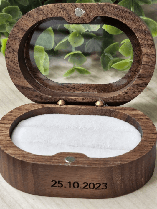 Engraved ring box Smooches Bridal