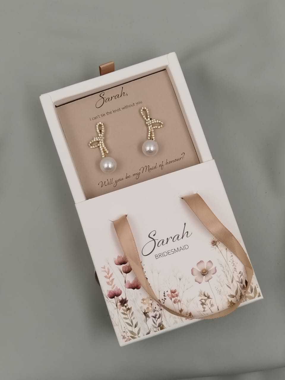 Tie the knot sparkle pearl earrings - Bridesmaid proposal box