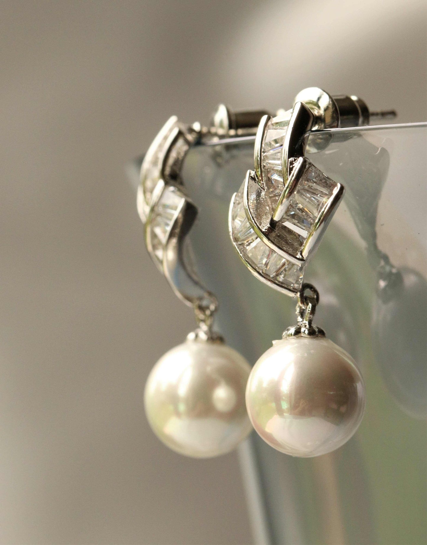 E1563 Smooches Bridal