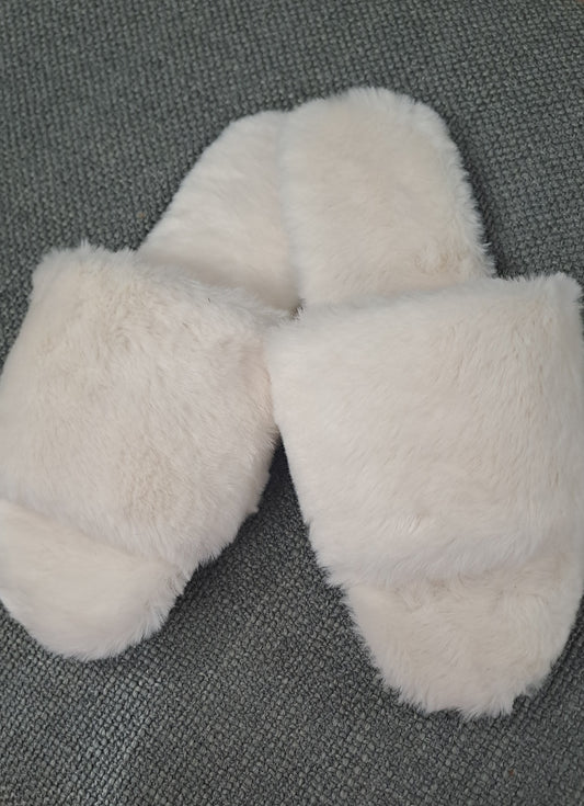 Fluffy slippers- Beige