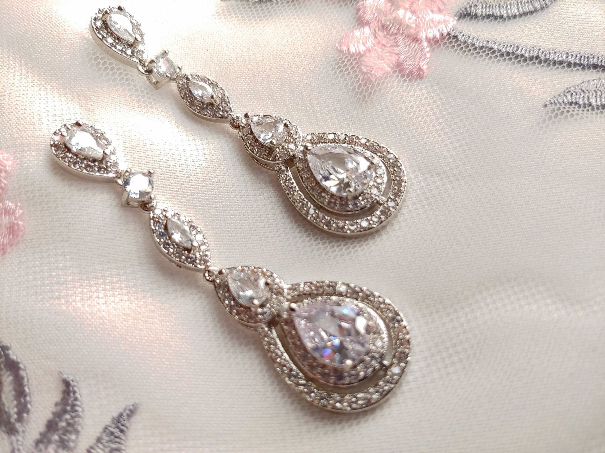 Starlet earrings E1688 - Smooches Bridal